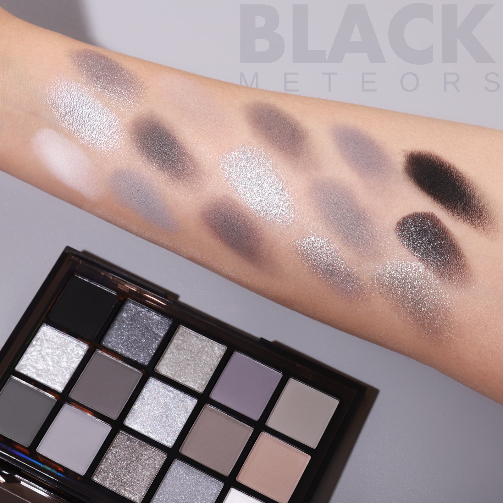 BLACK METEORS eyeshadow palette